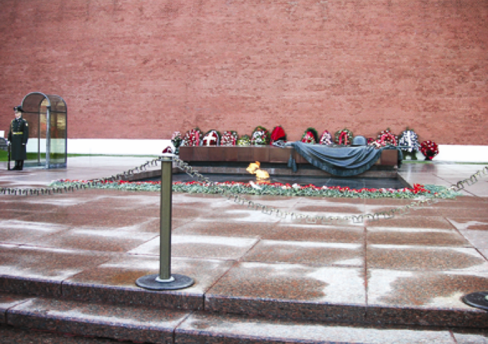 红场无名烈士墓融雪化冰